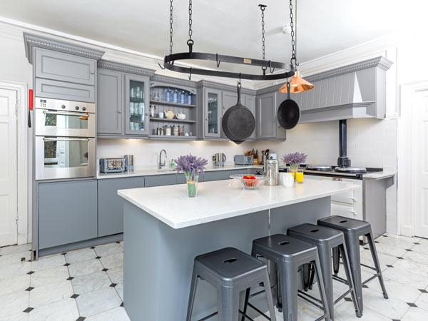 Hazel - Ceiling hanging pan rack